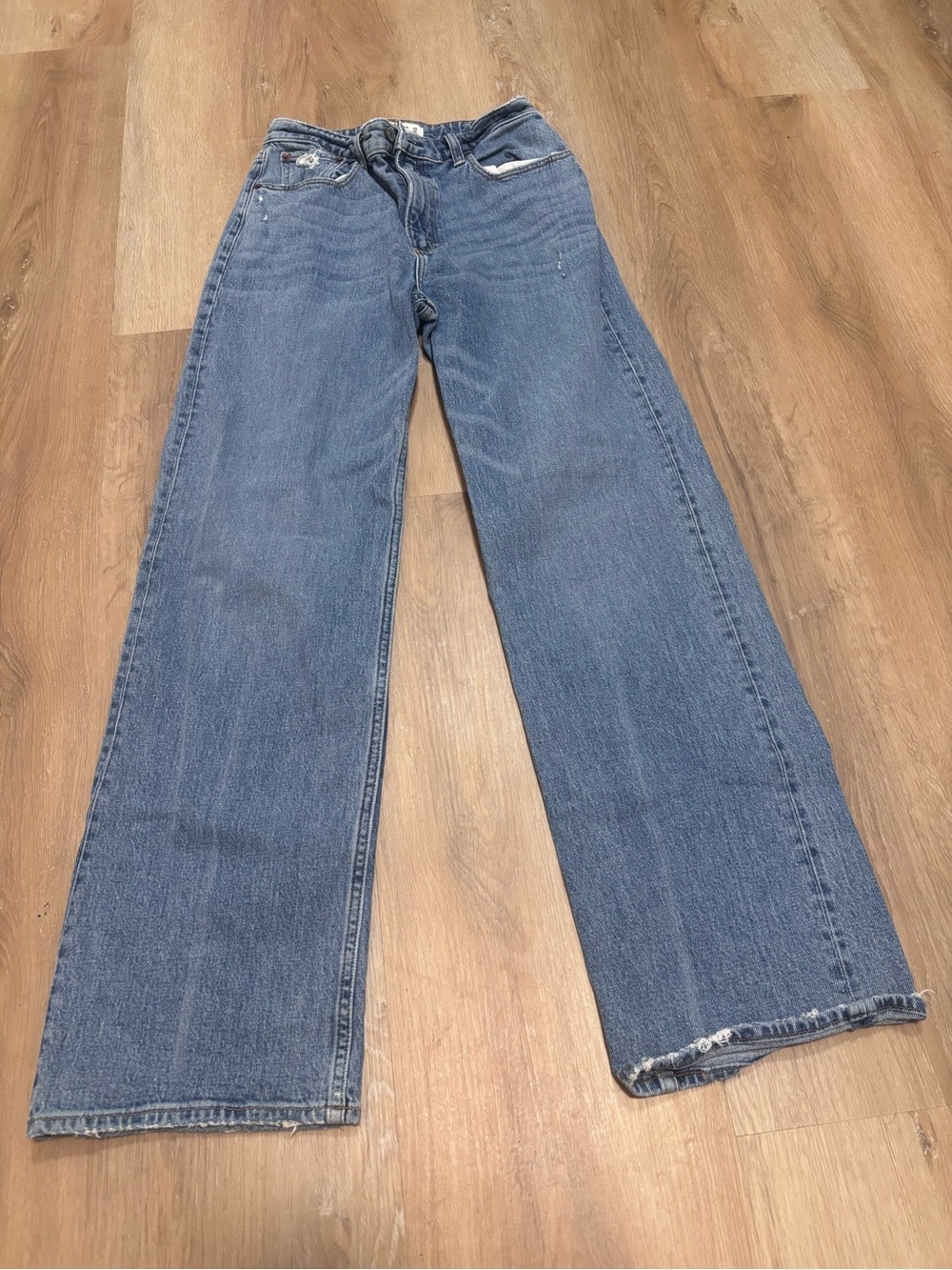 Abercrombie & Fitch The 90s Relaxed Jean High Rise Size 28/6r